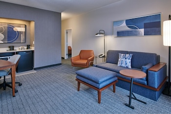 Suite, 1 Bedroom, Courtyard View