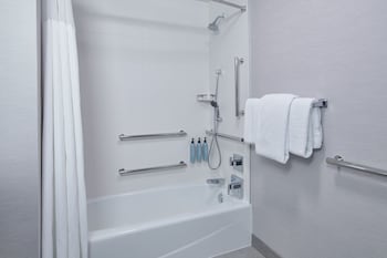 Room, 2 Queen Beds (Mobility Accessible, Tub)