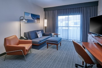 Suite, 1 Bedroom, Courtyard View (Mobility Accessible, Tub)