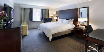 One King Bed, with Jetted Tub