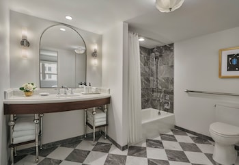 Classic Room, 2 Double Beds, Mobility Accessible (Accessible Tub)