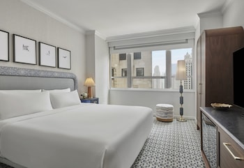 Classic Room, 1 King Bed, Mobility Accessible (Roll-In Shower)
