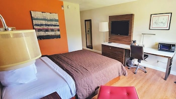 Standard Room, 1 King Bed, Non Smoking, Refrigerator & Microwave