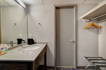 Deluxe Room, 2 Queen Beds, Non Smoking, City View