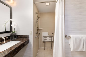 Room, 2 Queen Beds, Accessible (Mobility & Hearing, Roll-in Shower)