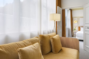 Honeysuckle Suite (2+1)
