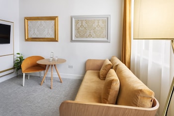 Honeysuckle Suite (2+1)