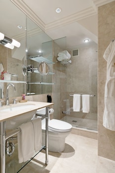 Superior Room, 1 King Bed (Interior View)