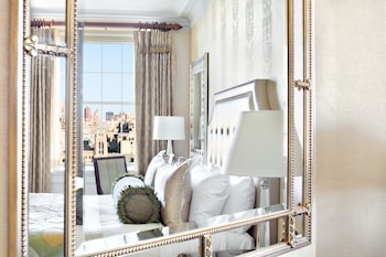 Accessible Deluxe Room King Bed