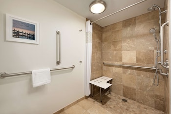 Room, 1 Queen Bed (Roll-in Shower)