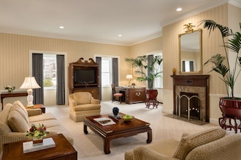 Penthouse, 1 King Bed, Non Smoking (Cascade Suite)