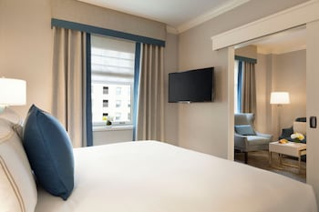 Suite, 1 King Bed, Non Smoking (Tub w/ Grab Bars, Hearing Accessible)