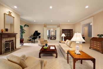 Penthouse, 1 King Bed, Non Smoking (Cascade Suite)