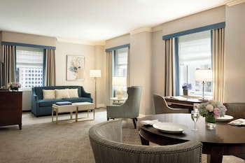 Suite, 1 King Bed (Tub with Grab Bars Hearing Accessible)