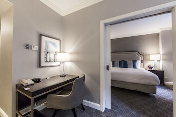 Suite, 1 King Bed with Sofa bed, City View (1 Bedroom)