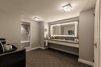Deluxe Double Room, 2 Double Beds (Tub with Grab Bars Hearing Accessible)