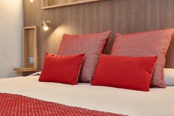 "CLASSIC", double room, 18m², one big bed or two single beds, window, city view