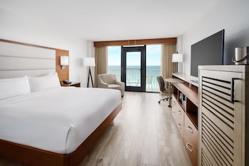Room, 1 King Bed, Accessible, Bathtub (Balcony, Gulf View)