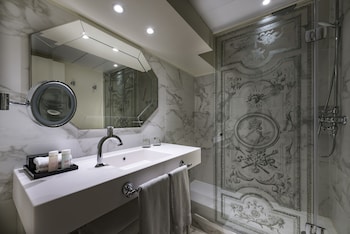 Deluxe Room, 1 King Bed