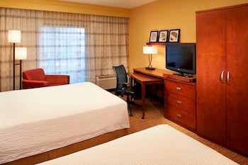 Room, 2 Double Beds, Accessible (Mobility/Hearing Tub)