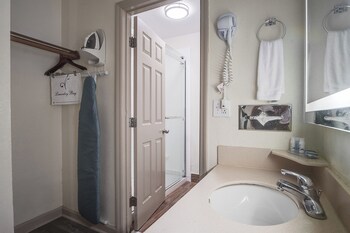 Room, 2 Queen Beds, Mobility Accessible, Non Smoking (Roll-in Shower)