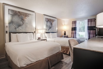 Room, 2 Queen Beds, Mobility Accessible, Non Smoking (Roll-in Shower)
