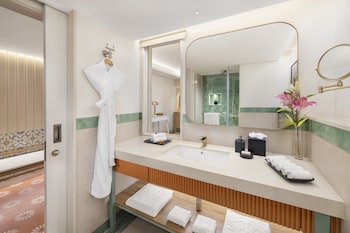 Premium Room, 1 King Bed, Sea View (with Sit-out)
