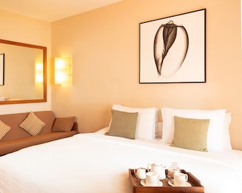 Luxury Room, 1 King Bed, Garden View