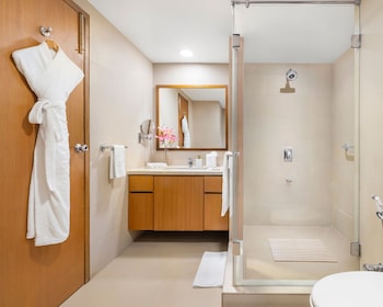 Luxury Room, 1 King Bed, Garden View