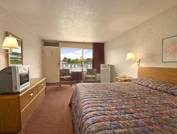 Room, 1 Queen Bed, Accessible, Non Smoking (Mobility, Bathtub w/Grab Bars)