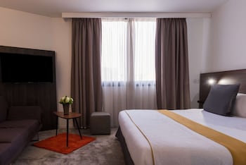 Classic Room, 1 King Bed, Non Smoking