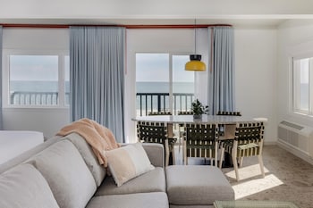 Room, Kitchen, Ocean View (2 Queens & 1 Sofa Bed)