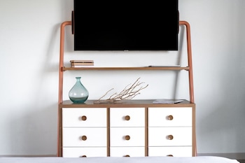 Room (Queen & Sofa Bed)