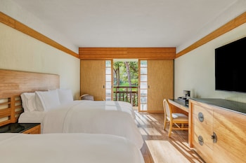 Deluxe Room, 2 Double Beds, Pool View