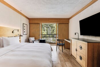 Deluxe Room, 1 King Bed (Plus)
