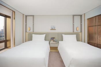 Jinling Tower Harmonious Charm Deluxe Room(Twin)