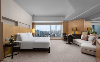 Yatai Tower Deluxe Business View Room