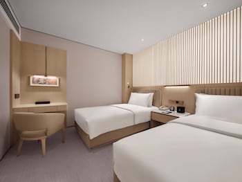 Jinling Tower Magic Three-Bedroom Family Room