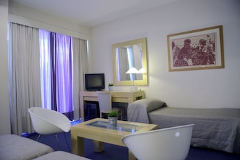 Comfort Room, 3 Twin Beds, Non Smoking, Refrigerator