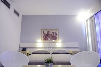 Comfort Room, 2 Twin Beds, Non Smoking, Refrigerator