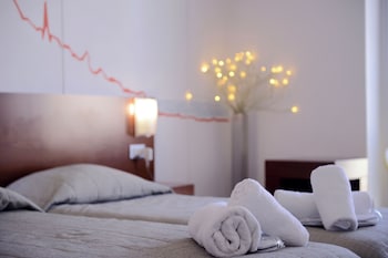 Comfort Room, 1 Queen Bed, Non Smoking, Refrigerator