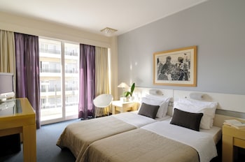Comfort Room, 2 Twin Beds, Non Smoking, Refrigerator