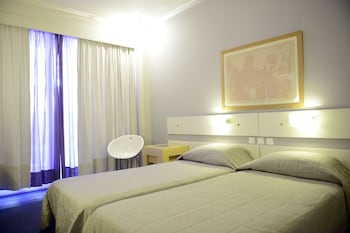 Comfort Room, 2 Twin Beds, Non Smoking, Refrigerator