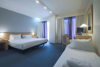 Family Room, 3 Twin Beds, Non Smoking (with Sofabed)