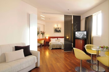 Suite, 1 King Bed, Non Smoking (with Sofabed)