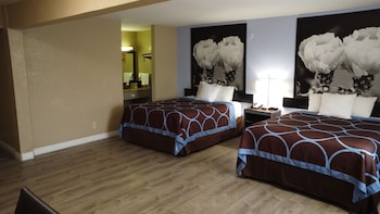 Deluxe Room, 2 Queen Beds, Non Smoking