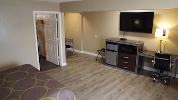 Room, 1 King Bed, Accessible, Non Smoking (Mobility,Hearing,Roll-In Shower)