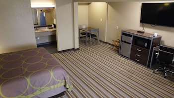 Deluxe Room, 1 King Bed, Non Smoking