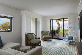 Suite, 1 King Bed, Oceanfront (Sundeck, Ground floor)