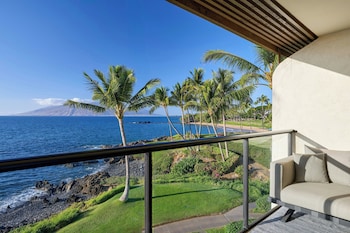 Room, 1 King Bed, Balcony, Oceanfront